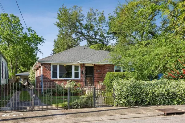 5220 CHARTRES ST, New Orleans, LA 70117