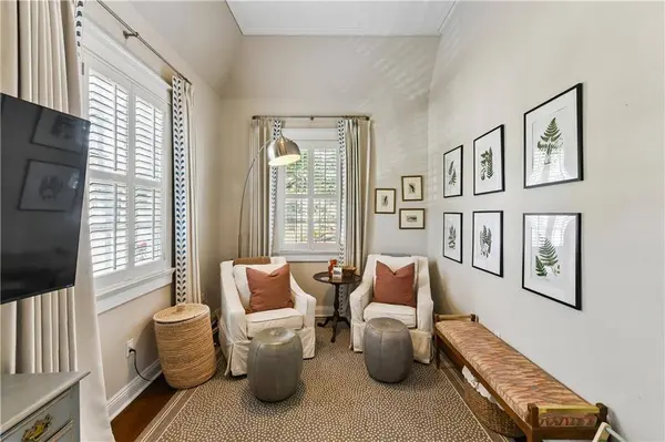 818 CONSTANTINOPLE ST, New Orleans, LA 70115