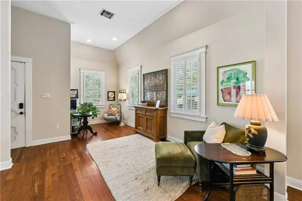 818 CONSTANTINOPLE ST, New Orleans, LA 70115