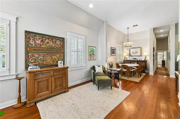 818 CONSTANTINOPLE ST, New Orleans, LA 70115