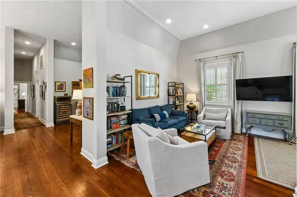 818 CONSTANTINOPLE ST, New Orleans, LA 70115