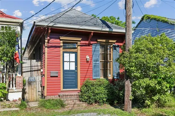 606 CONSTANTINOPLE ST, New Orleans, LA 70115