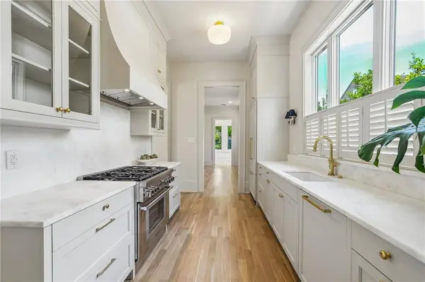 6221 ANNUNCIATION ST, New Orleans, LA 70118