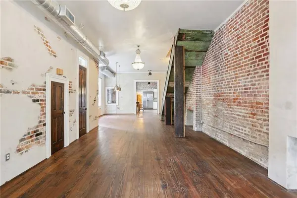 924 MELPOMENE ST, New Orleans, LA 70130