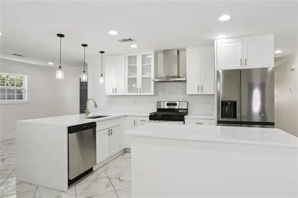 8021 VERSAILLES ST, Metairie, LA 70003