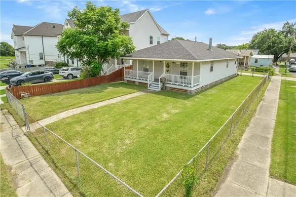 1401 CLAIBORNE DR, Jefferson, LA 70121