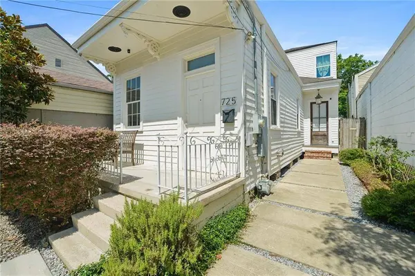 725 ROBERT ST, New Orleans, LA 70115