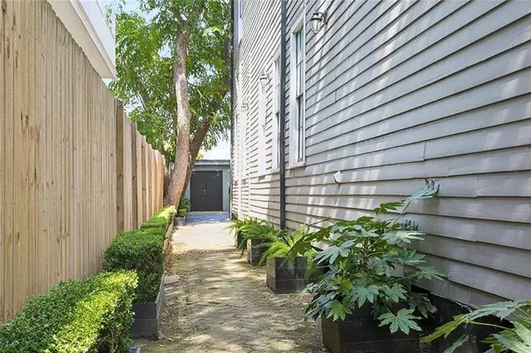 5219 MAGAZINE ST #A, New Orleans, LA 70115