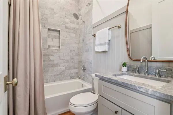 3801 ANNUNCIATION ST, New Orleans, LA 70115