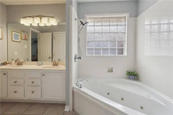 568 E WILLIAM DAVID Pkwy, Metairie, LA 70005