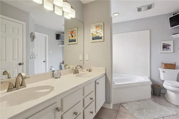 568 E WILLIAM DAVID Pkwy, Metairie, LA 70005