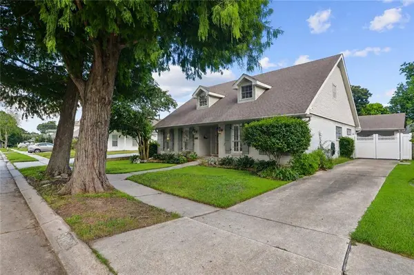 3521 RIDGEWAY DR, Metairie, LA 70002
