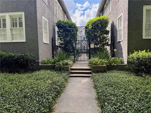 920 S CARROLLTON AVE, New Orleans, LA 70118