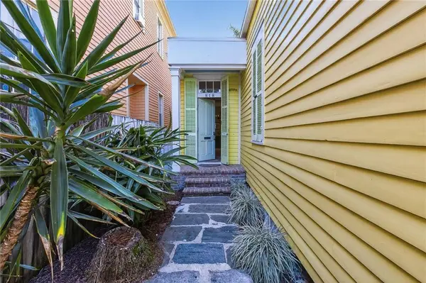 818 BORDEAUX ST, New Orleans, LA 70115