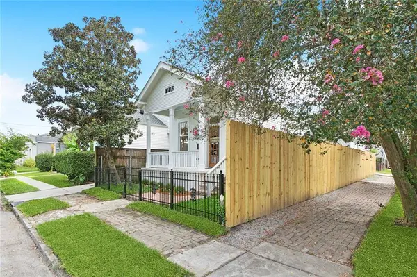 3728 LAUREL ST, New Orleans, LA 70115