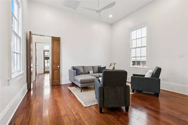 3728 LAUREL ST, New Orleans, LA 70115