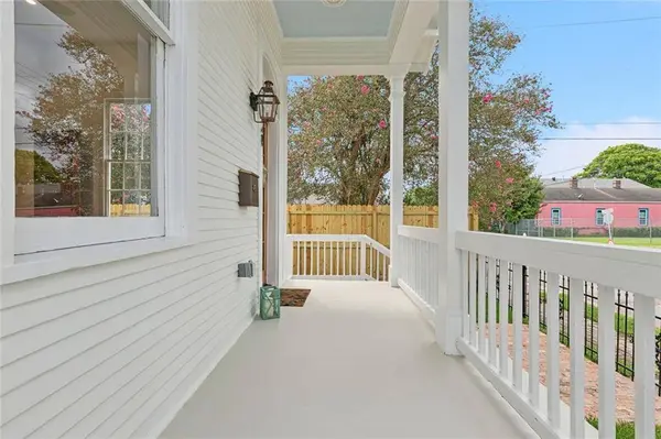 3728 LAUREL ST, New Orleans, LA 70115