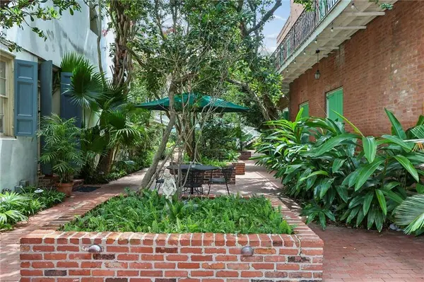 1022 ST PETER ST #203, New Orleans, LA 70116