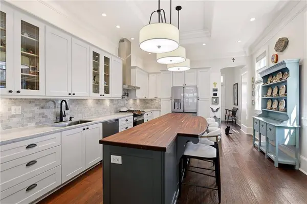 2230 CHARTRES ST, New Orleans, LA 70117