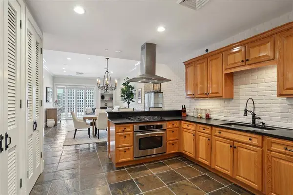 625 ST CHARLES AVE #10C, New Orleans, LA 70130