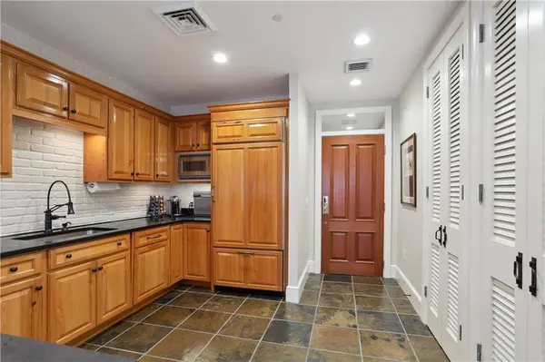 625 ST CHARLES AVE #10C, New Orleans, LA 70130