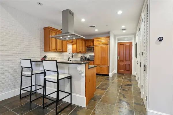 625 ST CHARLES AVE #10C, New Orleans, LA 70130
