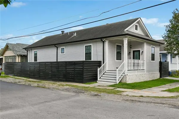8731 PEAR ST, New Orleans, LA 70118