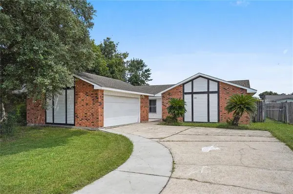 2020 STALL DR, Harvey, LA 70058