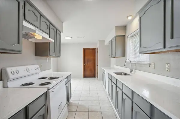 2020 STALL DR, Harvey, LA 70058