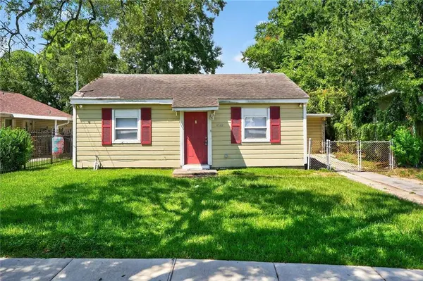 4522 MONTEGUT DR, New Orleans, LA 70126