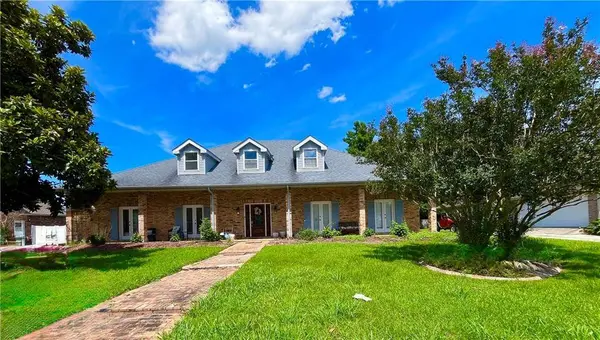 3601 LAKE CATHERINE DR, Harvey, LA 70058