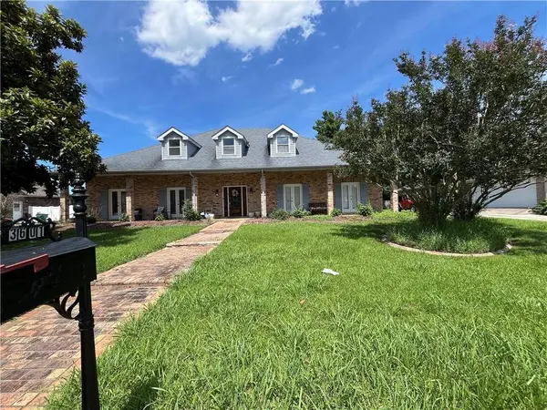 3601 LAKE CATHERINE DR, Harvey, LA 70058