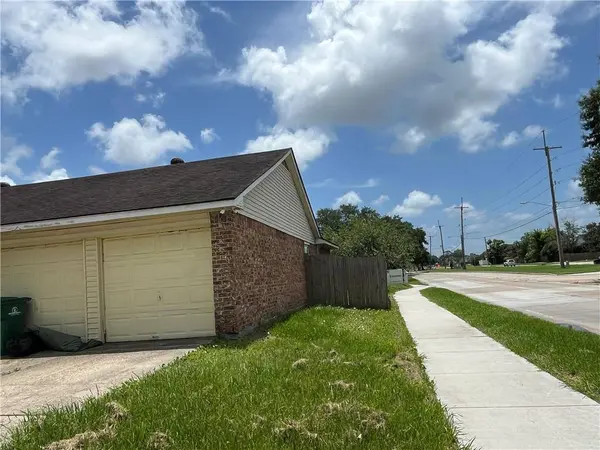 1857 STALL DR, Harvey, LA 70058