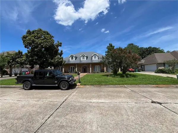 3601 LAKE CATHERINE DR, Harvey, LA 70058