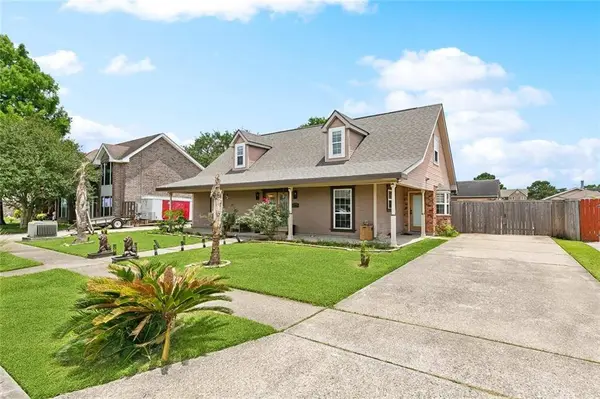3405 MOSS LN, Violet, LA 70092