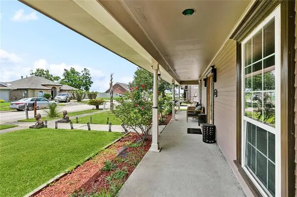 3405 MOSS LN, Violet, LA 70092