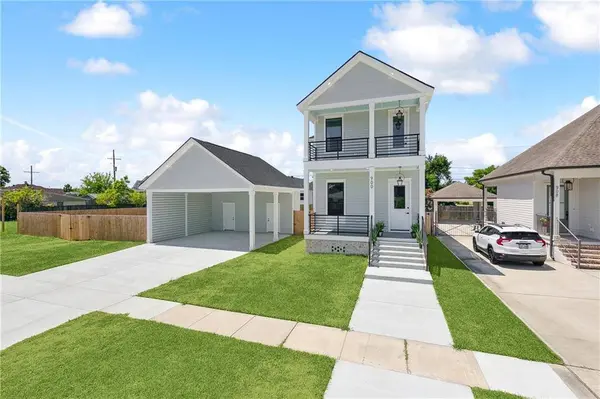 900 PERRIN DR, Arabi, LA 70032
