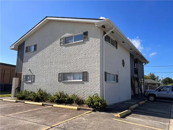 2525 RIVERLAND DR, Chalmette, LA 70043