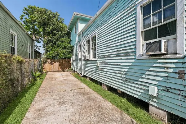 611 BELLEVILLE ST, New Orleans, LA 70114