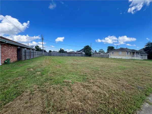321 LLAMA DR, Arabi, LA 70032
