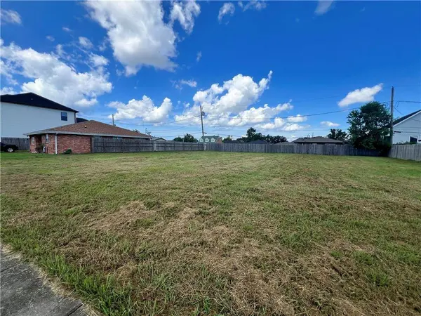 321 LLAMA DR, Arabi, LA 70032