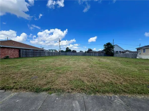 321 LLAMA DR, Arabi, LA 70032