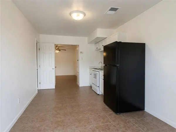 2005 PLAZA DR #1/2, Chalmette, LA 70043