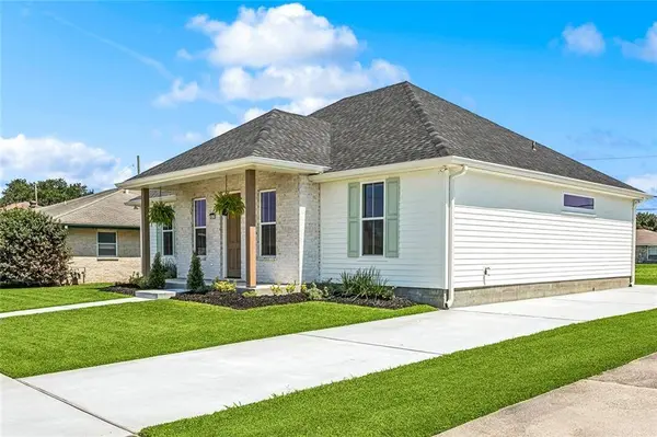 2421 GARDEN ST, Meraux, LA 70075