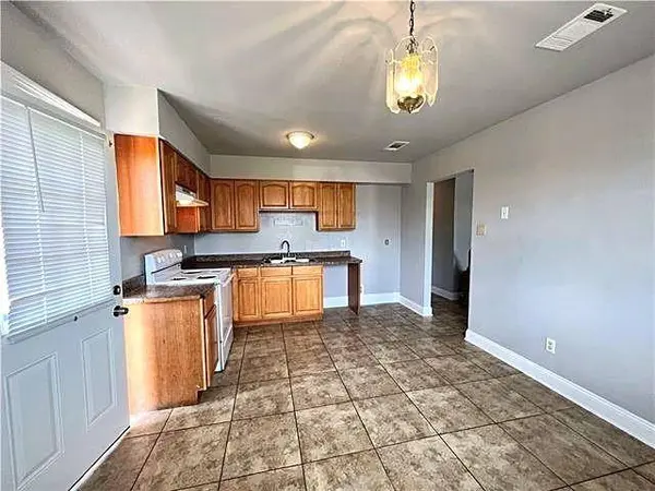 425 27 DUBARRY ST, Chalmette, LA 70043