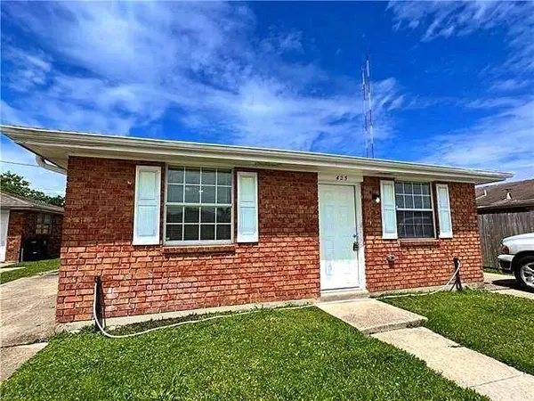 425 27 DUBARRY ST, Chalmette, LA 70043