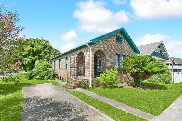 5240 BURGUNDY ST, New Orleans, LA 70117