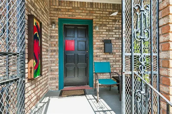 5240 BURGUNDY ST, New Orleans, LA 70117