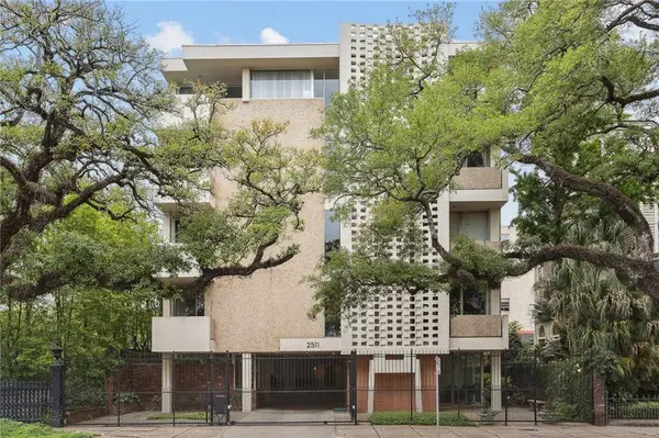 2511 ST CHARLES AVE #302, New Orleans, LA 70130