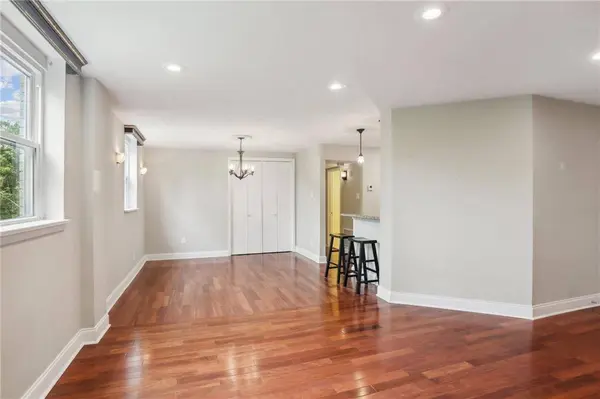 2511 ST CHARLES AVE #302, New Orleans, LA 70130